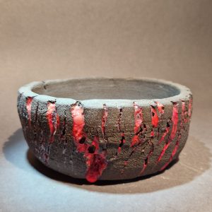 Maceta gres negro con esmalte rojo